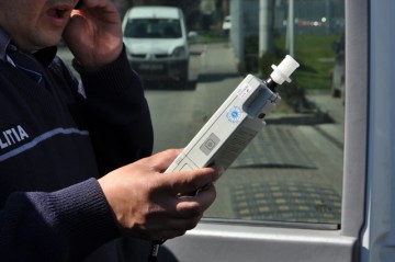 Șoferi trași pe dreapta de polițiștii constănțeni: alcoolemii și de 1,04 mg/l alcool pur în aerul expirat!